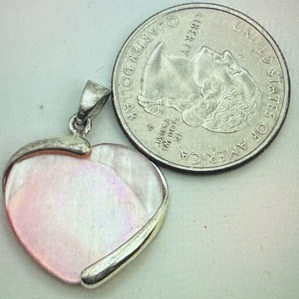 CI 925 Sterling Silver Pink Abalone Heart Pendant Shimmers In Sun - Picture 7 of 8